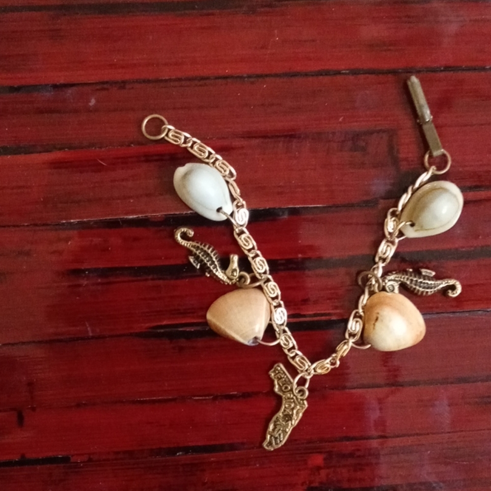 1950s early 60s souvenir charm bracelet